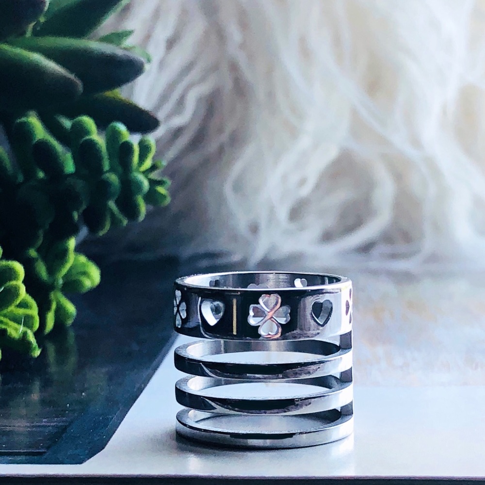 Silver Heart four leaf clover ring